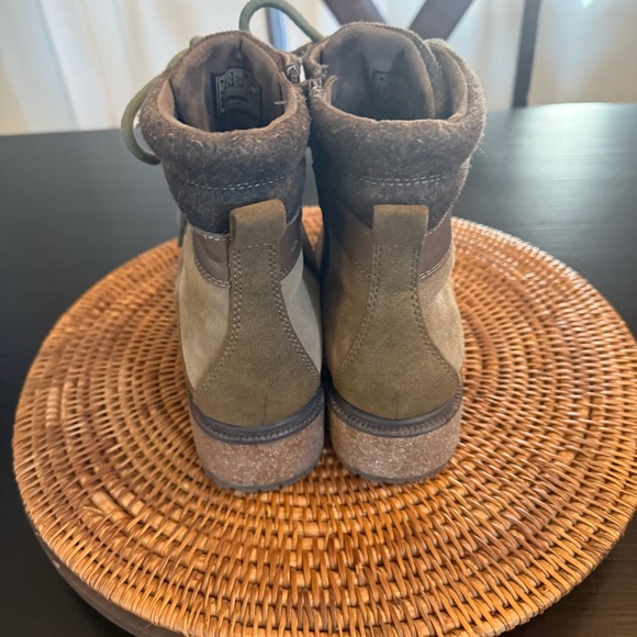 Element Lace-Up Boots in Brown and Tan size 8 wide - Picture 5 of 12